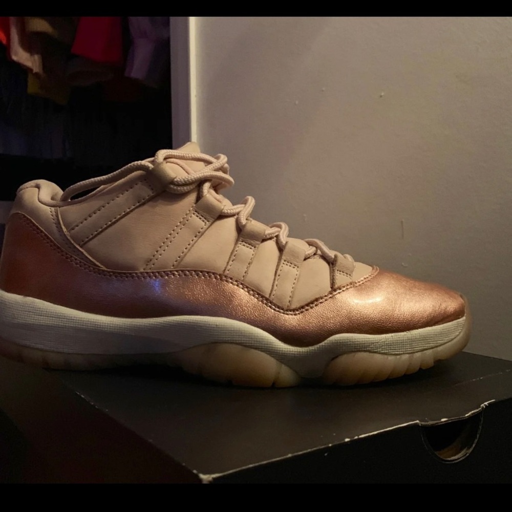 Air Jordan 11 Low ‘Rose Gold